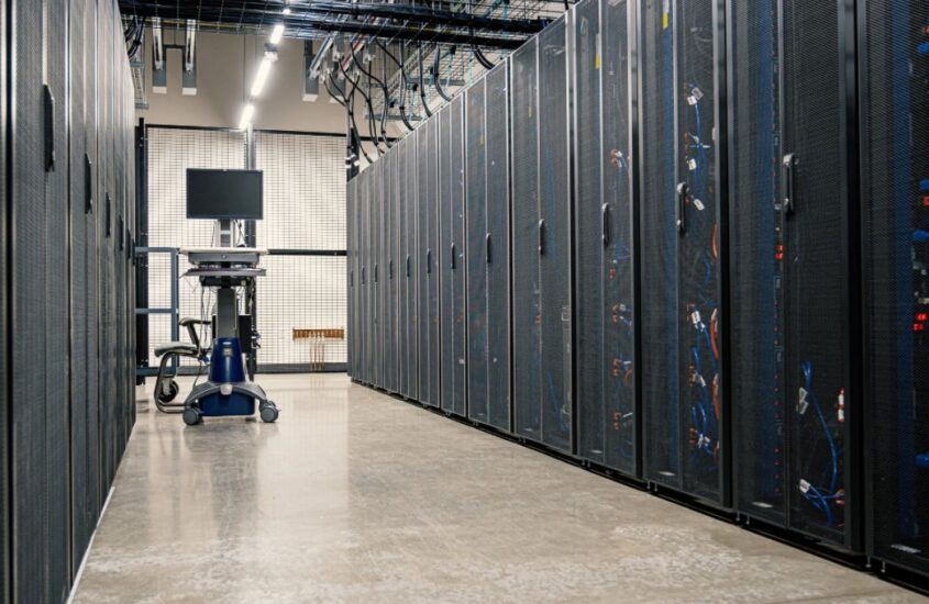 Top 6 Advantages Businesses Gain from a Storage Facility